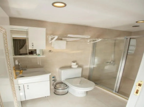 Atlantis Royal Hotel