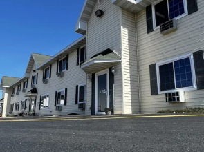 Budget Host Inn & Suites