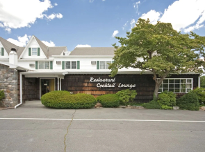 Crescent Lodge and Country Inn - Adults Only