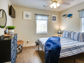 Hampton Home w/ Grill < 1 Mi to Beach!