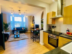 LEISURE, BUSINESS Stays 1 Bed Flat W Parking
