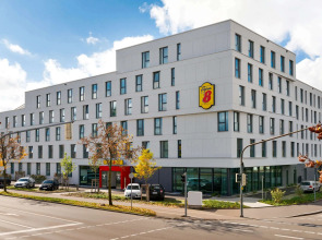 Super 8 by Wyndham Augsburg