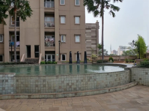 3 Bedrooms Plus Apartment Grand Palace by Travelio