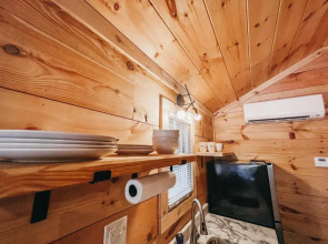 Adorable Studio Style Cabin Located Minutes From Lake Hartwell Cabin #1
