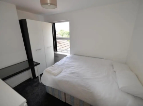 Modern Holiday Home in Coventry Near the Centre
