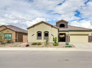 Marana Home w/ Pool Access & Mountain Views!