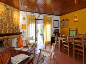 Coxos Surf House
