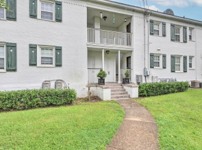 Cozy Mobile Condo w/ Community Outdoor Pool!