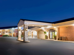 Days Inn by Wyndham Dubuque