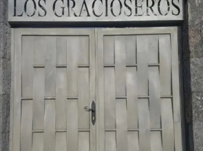 Los Gracioseros Apt 207