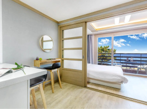 Yangyang Haettuneonchangmoon Pension
