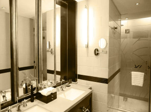 Paramount Gallery Hotel