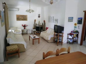 Lefkas house with garden