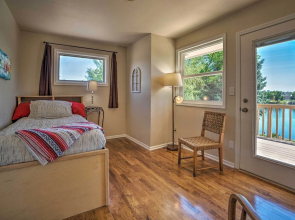 Lake House w/ Hot Tub - 1 Mi to Surf 'n Slide