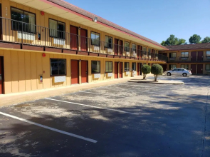 Super 7 Inn