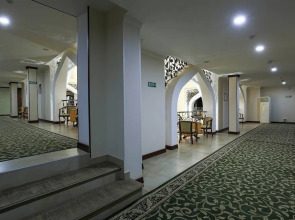 Отель Zargaron Plaza