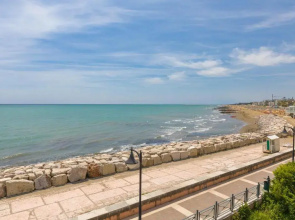 Appartamento in posizione centrale con vista mare e parcheggio