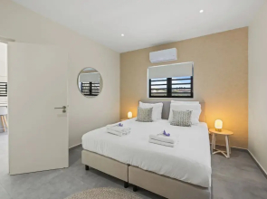 Villa Solana with private pool, Mambo Beach