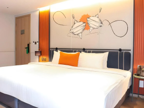 The Quart Ruamrudee by UHG