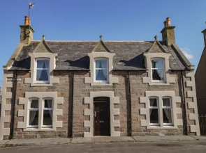 Holly Hoose