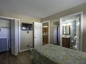 Gulf Shore Condo #119 - 2 Br condo by RedAwning