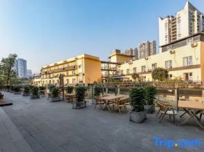 Qin Luxe Qinglefu Courtyard Hotel (High Speed Railway Station Jiaxing Road Food Street)