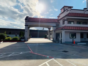 Island Suites Hobby Airport