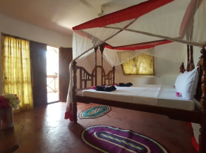 Queen of Sheba Beach Lodge