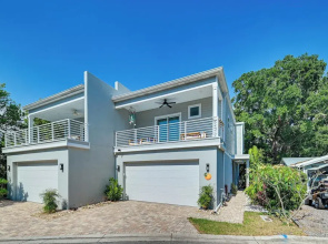 Airy Coastal Casa on Park: 6 Mi to Honeymoon Isle!