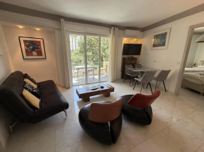 2 BR Apartment in the Center of Cannes - 2305