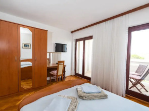 Apartment Ljubica With Nice Garden 1