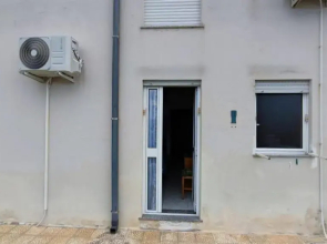 via dei pini n°63 int. 1