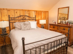 6 Chamonix Lane 2 Bedroom  Townhouse by RedAwning
