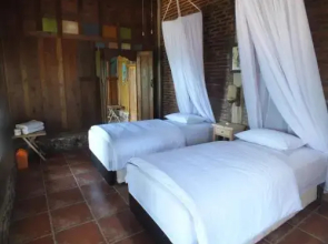 Cocohuts Hotel