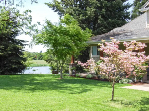 McMinnville Wine Country Home w/ Hot Tub+Deck