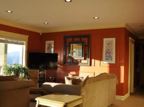 Lakeview Suites & Vacation Rentals