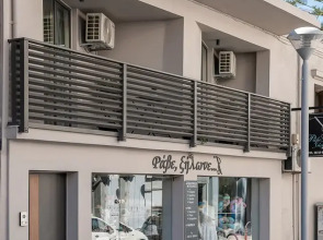 Elvira City Apartment