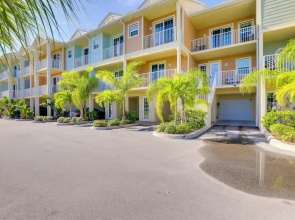 1 Mi to Beach: Coastal-zen Ruskin Retreat!