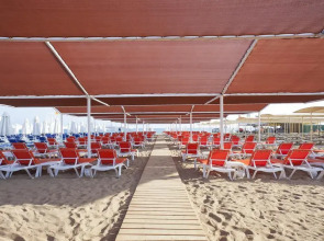 Hotel Orange Palace Side