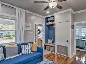 Central Cottage w/ Grill, 1 Mi to Cajun Field
