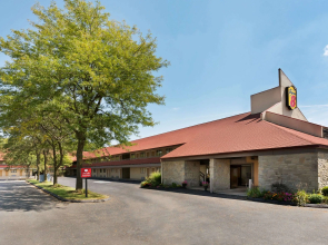 Super 8 by Wyndham Findlay