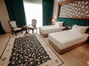 Wisteria Grand Hotel