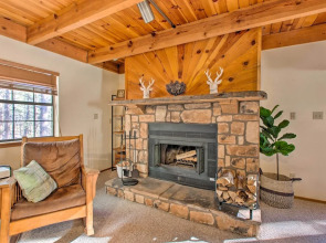 Family Cabin w/ Hot Tub: 1 Mi to Angel Fire Resort