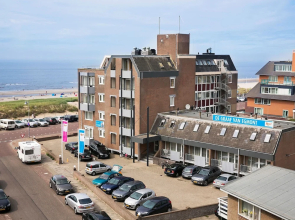 Cozy Apartment on the Boulevard of Egmond aan Zee