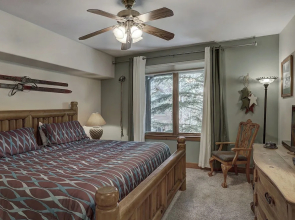 2br- Arrowhead Village- Great Location And Gorgeous  2 Bedroom Condo by RedAwning