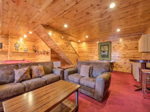 Apple Bear Lodge - Four Bedroom Cabin