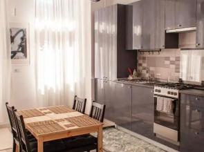 Sunny Studio Apartment