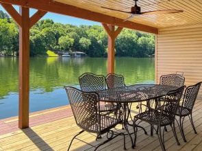 Bella Vista Lakehouse w/ Hill Tram, Deck & Views!