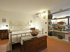 Holiday Home in Tuscany With Pool & Vineyards