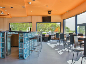 AP Hotel and Parking